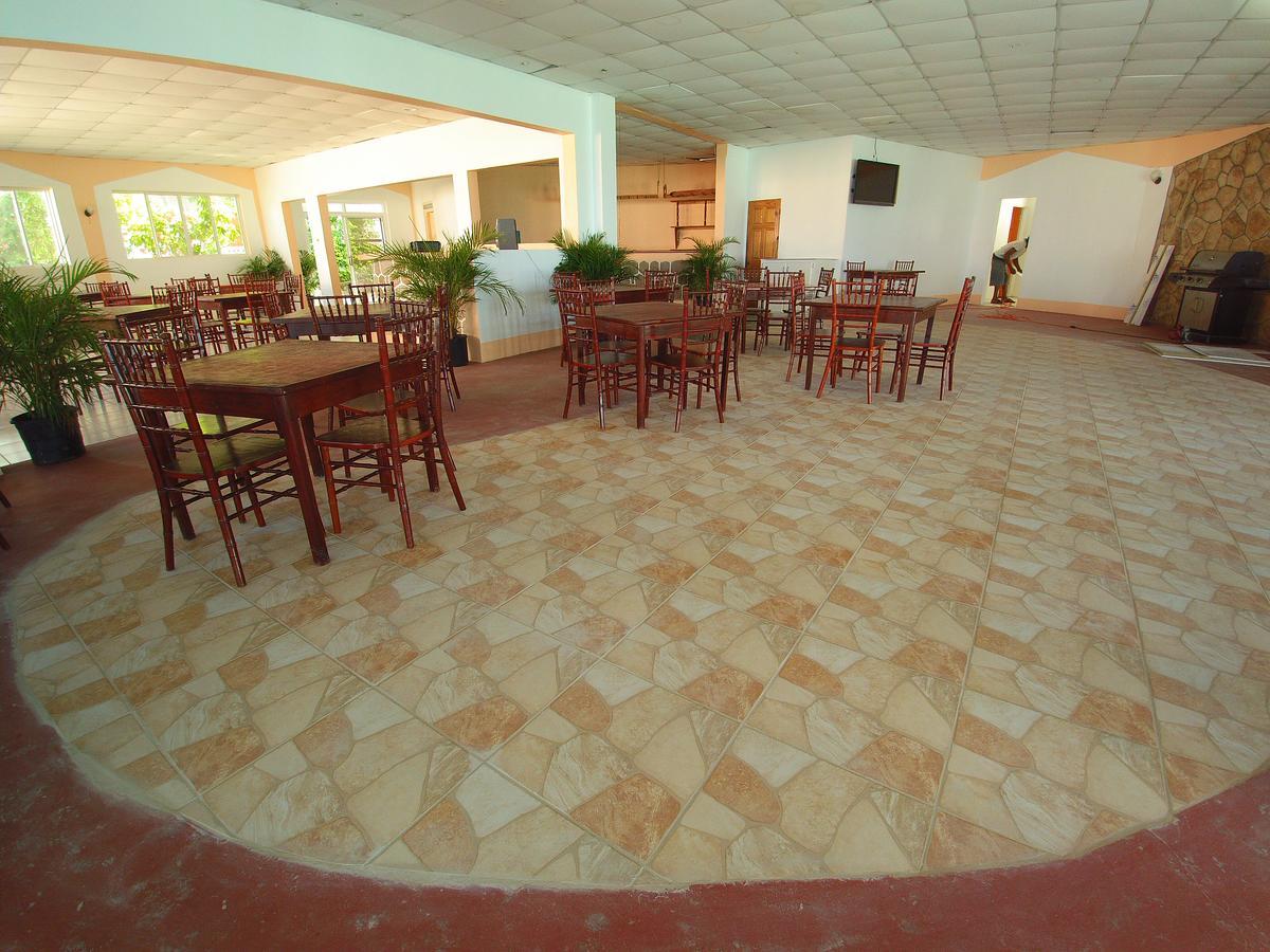 Pinneys Beach Hotel Nevis Чарльзтаун Экстерьер фото
